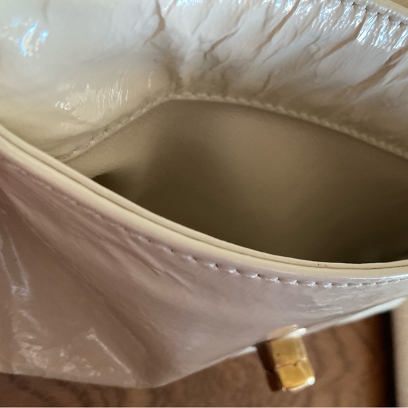 Marc Jacob’s “URSULA” Beige Patent Leather Bag with Gold Chain Handle - Picture 10 of 13